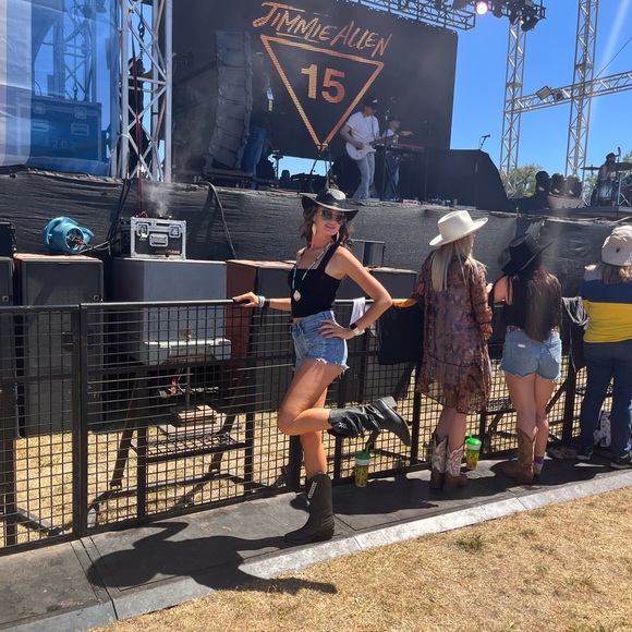 Trades Considered 🥂🙌🏽👯♀️💋 - Picture 7 of 16